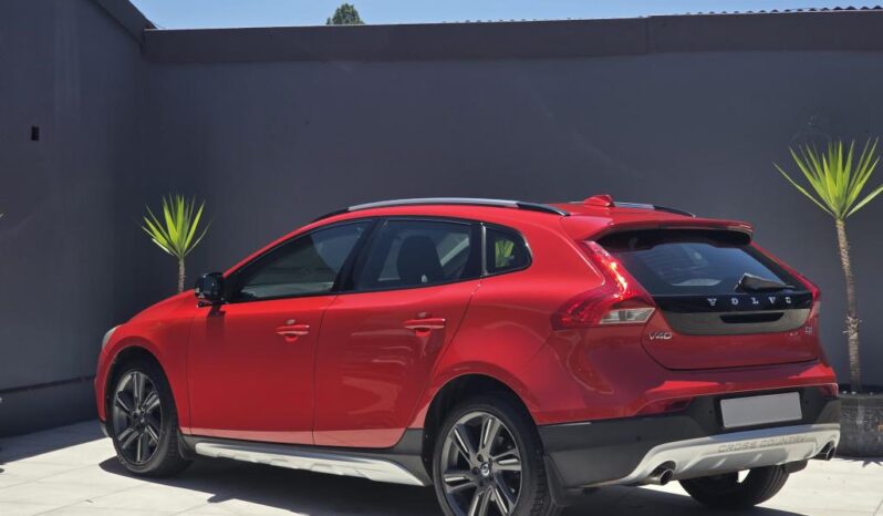 
								2015 VOLVO V40 CC D4 INSCRIPTION full									