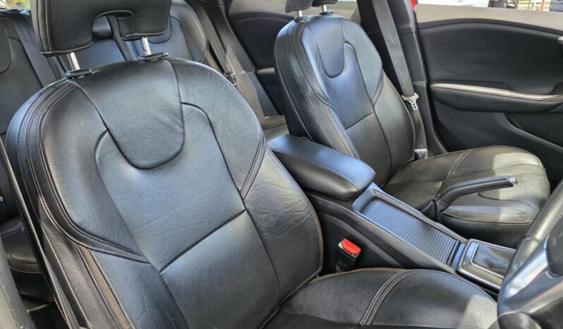 
								2015 VOLVO V40 CC D4 INSCRIPTION full									