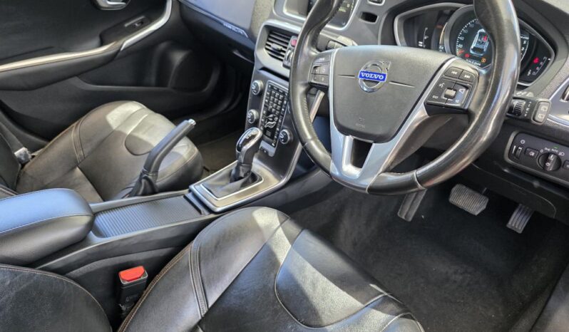 
								2015 VOLVO V40 CC D4 INSCRIPTION full									