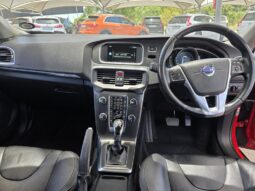 
										2015 VOLVO V40 CC D4 INSCRIPTION full									