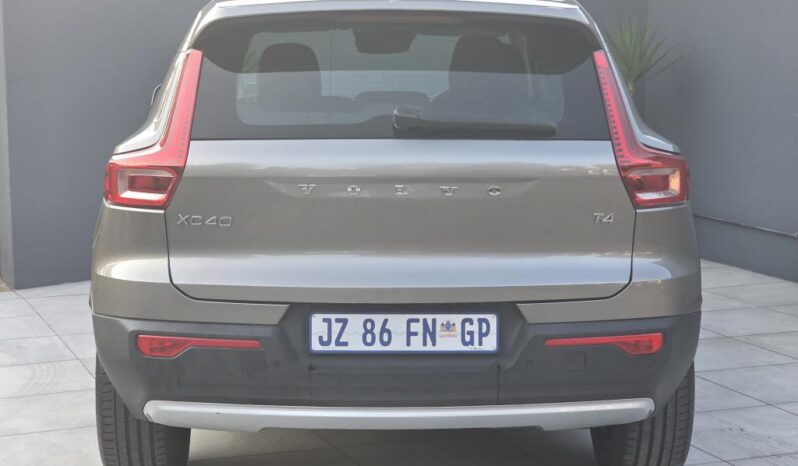
								2021 VOLVO XC40 T4 INSCRIPTION full									