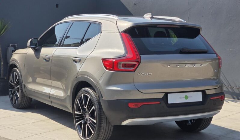 
								2021 VOLVO XC40 T4 INSCRIPTION full									