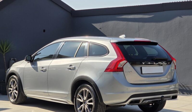 
								2015 VOLVO V60 CC D4 INSCRIPTION full									