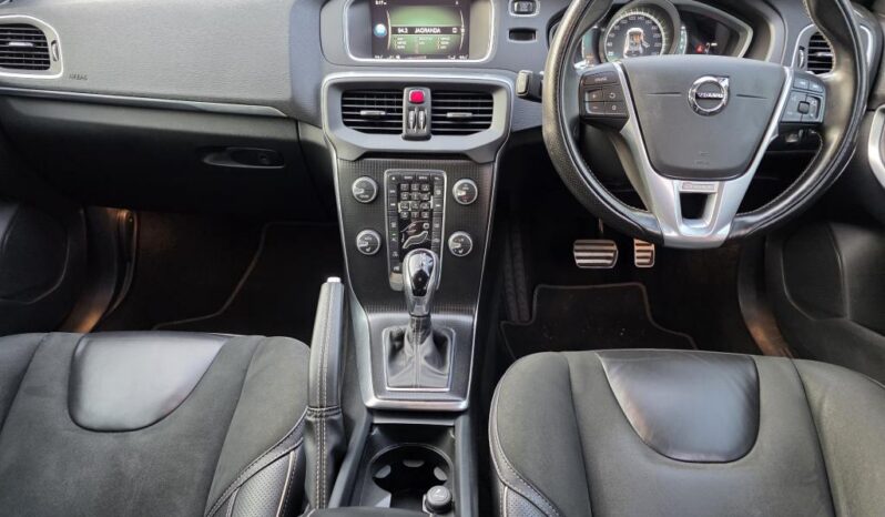 
								2019 VOLVO V40 D3 R-DESIGN full									