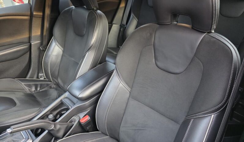 
								2019 VOLVO V40 D3 R-DESIGN full									
