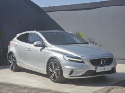 
										2019 VOLVO V40 D3 R-DESIGN full									