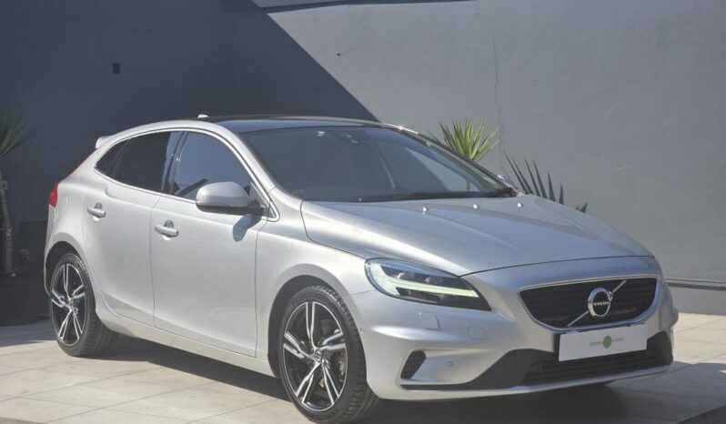 
								2019 VOLVO V40 D3 R-DESIGN full									