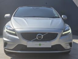 
										2019 VOLVO V40 D3 R-DESIGN full									