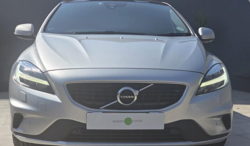 
								2019 VOLVO V40 D3 R-DESIGN full									