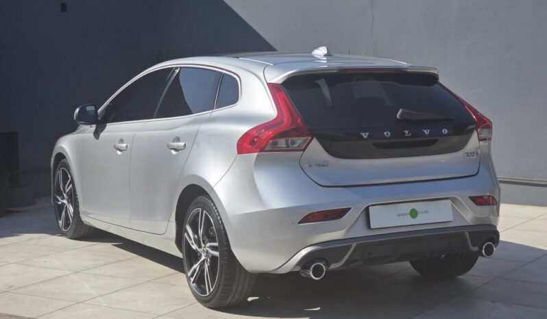 
								2019 VOLVO V40 D3 R-DESIGN full									